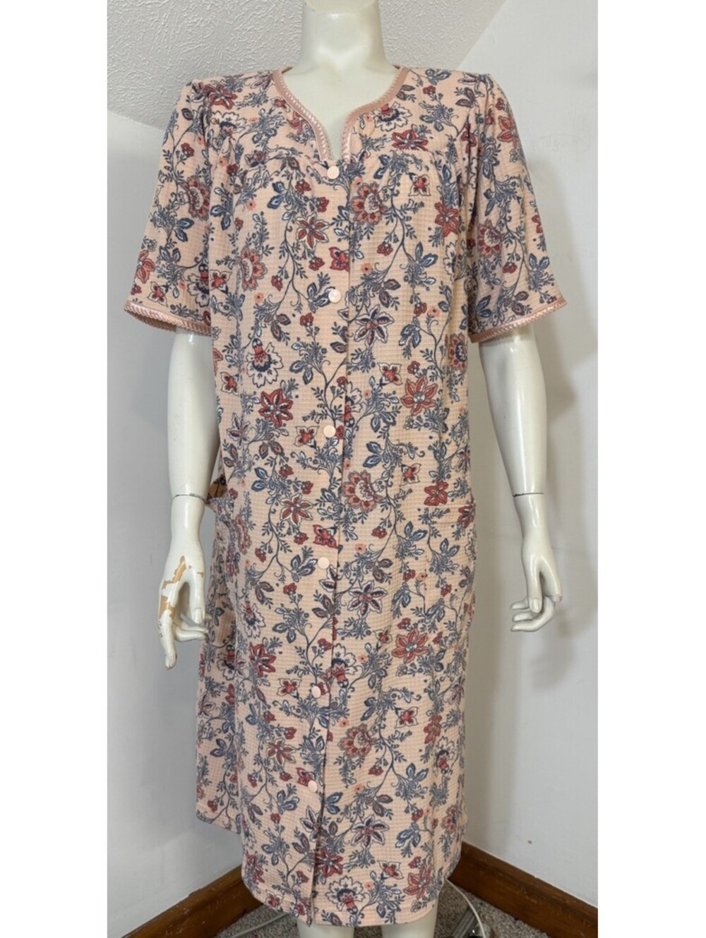 Adonna Womens Medium Short Sleeved Knit Robe Snap Front Peach Floral Pockets